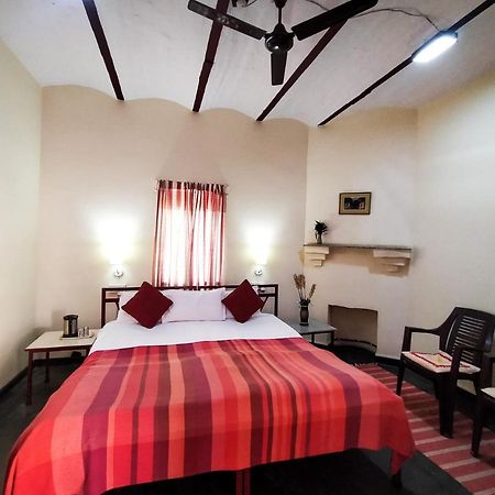 Hotel Naurang Yatri Niwas à Garli Extérieur photo
