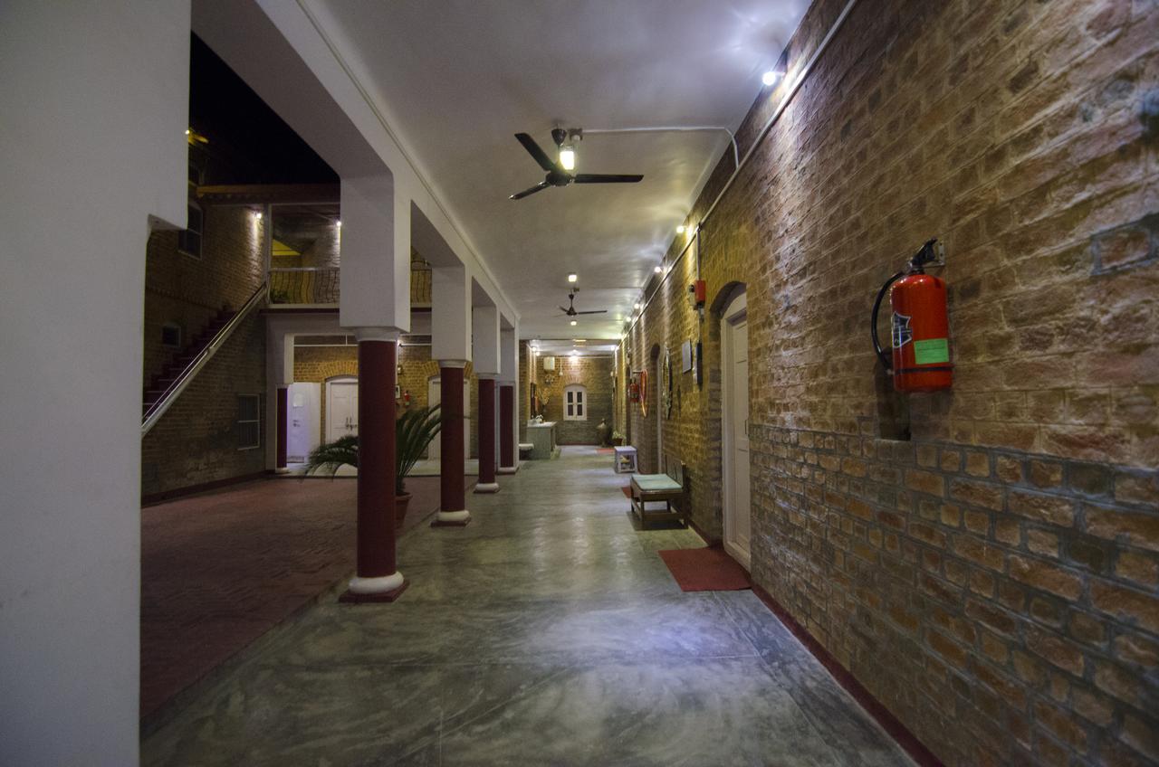 Hotel Naurang Yatri Niwas à Garli Extérieur photo